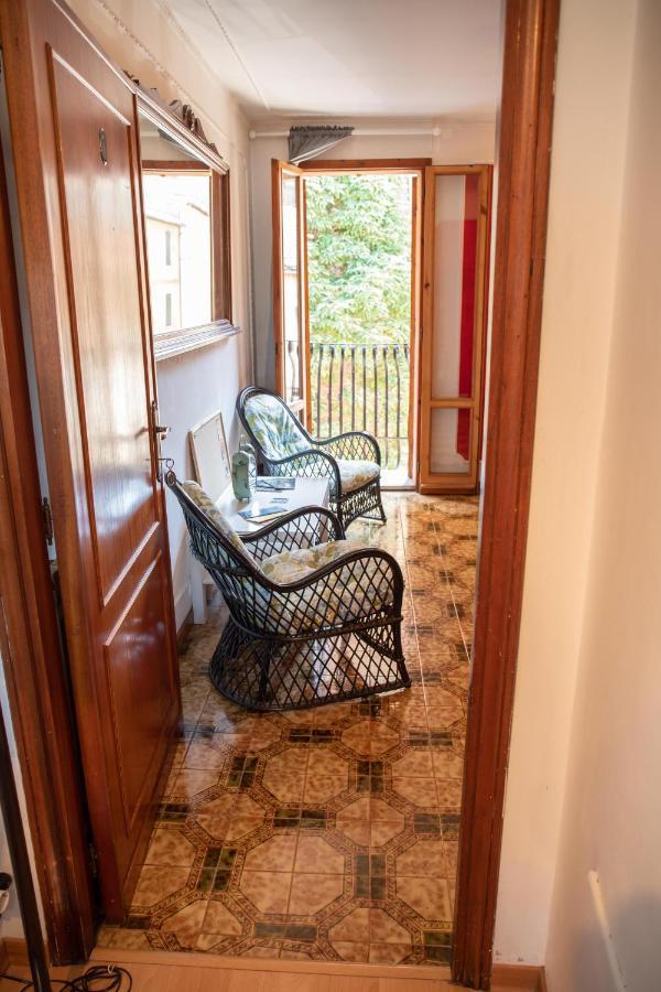 La Conca Apartment: A View On The Roman Aqueduct เปรูจา ภายนอก รูปภาพ