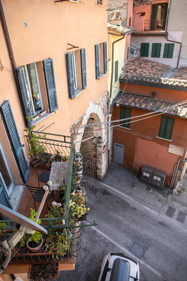 La Conca Apartment: A View On The Roman Aqueduct เปรูจา ภายนอก รูปภาพ